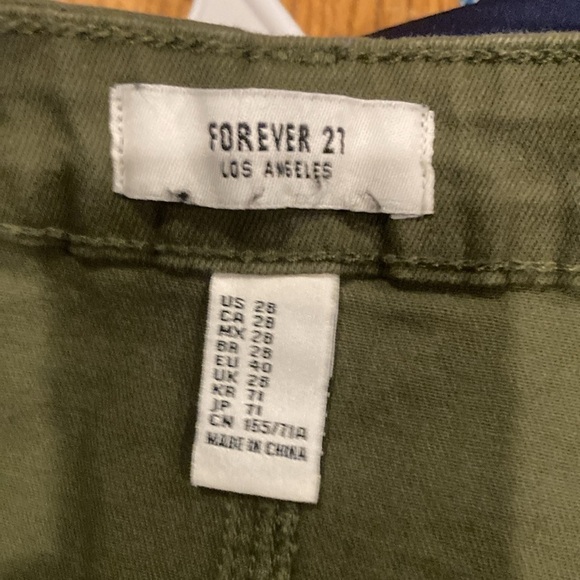 Forever 21 green short sexy skirt 99% cotton. Size 28 Great condition - Picture 3 of 4